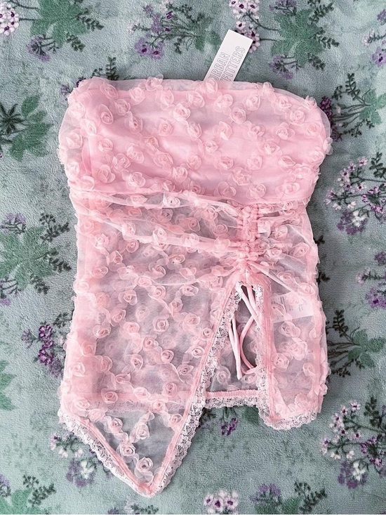 Urban Outfitters Tops - Urban Outfitters Kimchi Blue Rosie Pink Floral Appliqué Tube Top